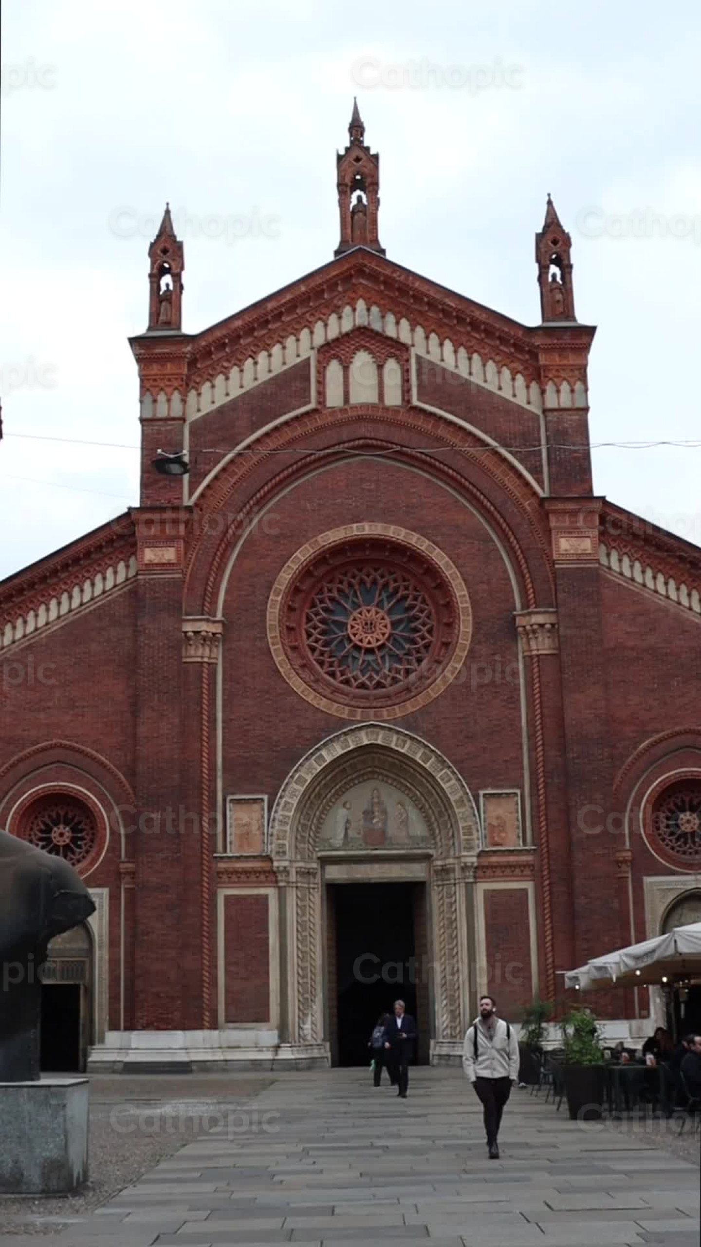 Facade of a temple | Cathopic