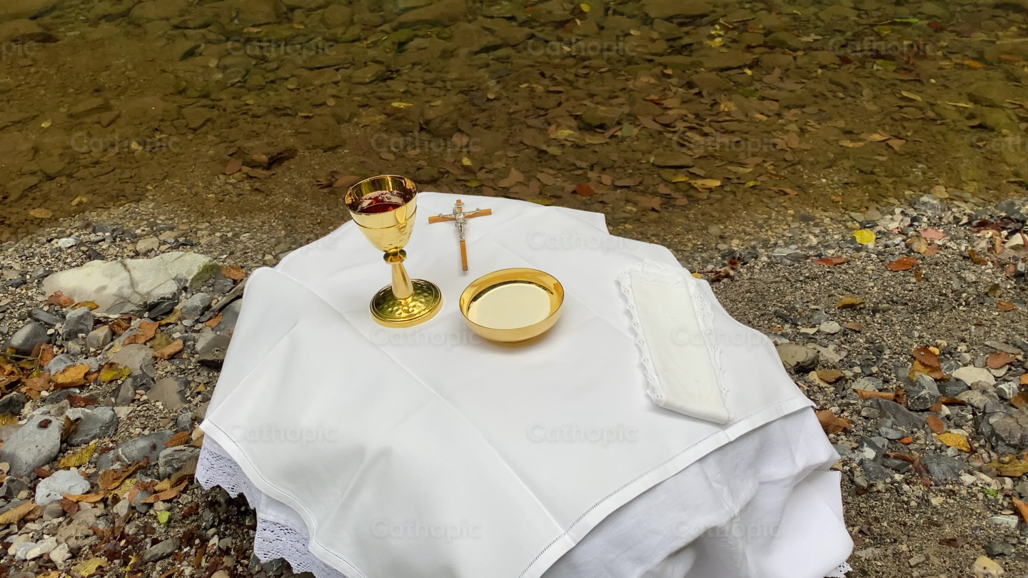 Mass on the river | Cathopic