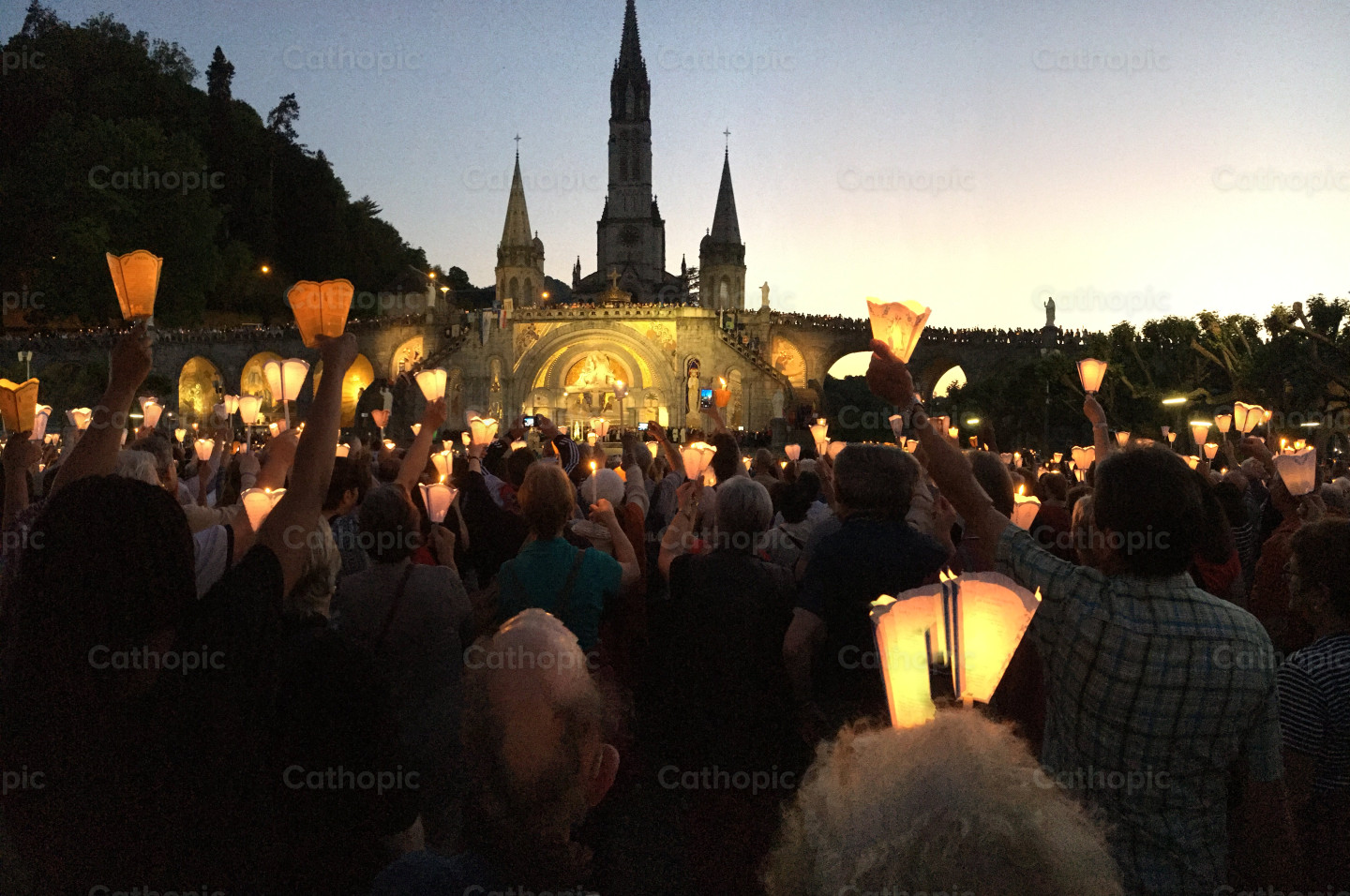 Candlelight Procession | Cathopic