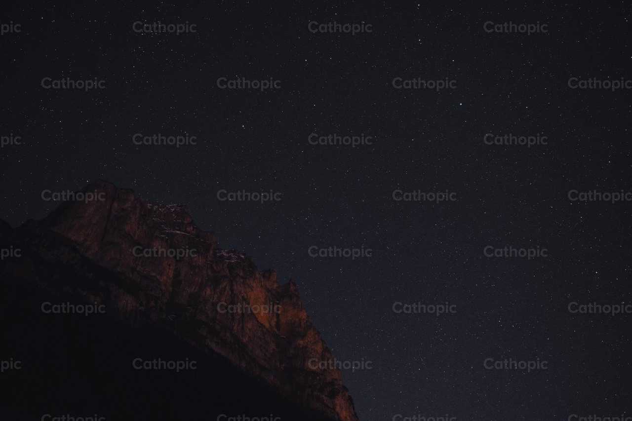 Timelapse de una noche estrellada en Monument Valley - Banco de vídeos católicos - Fotografía por Santiago de la Hoz