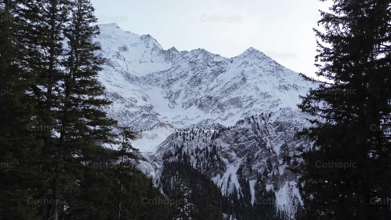 Snowy mountain - Catholic stock videos - Photo by Saul Ibarra