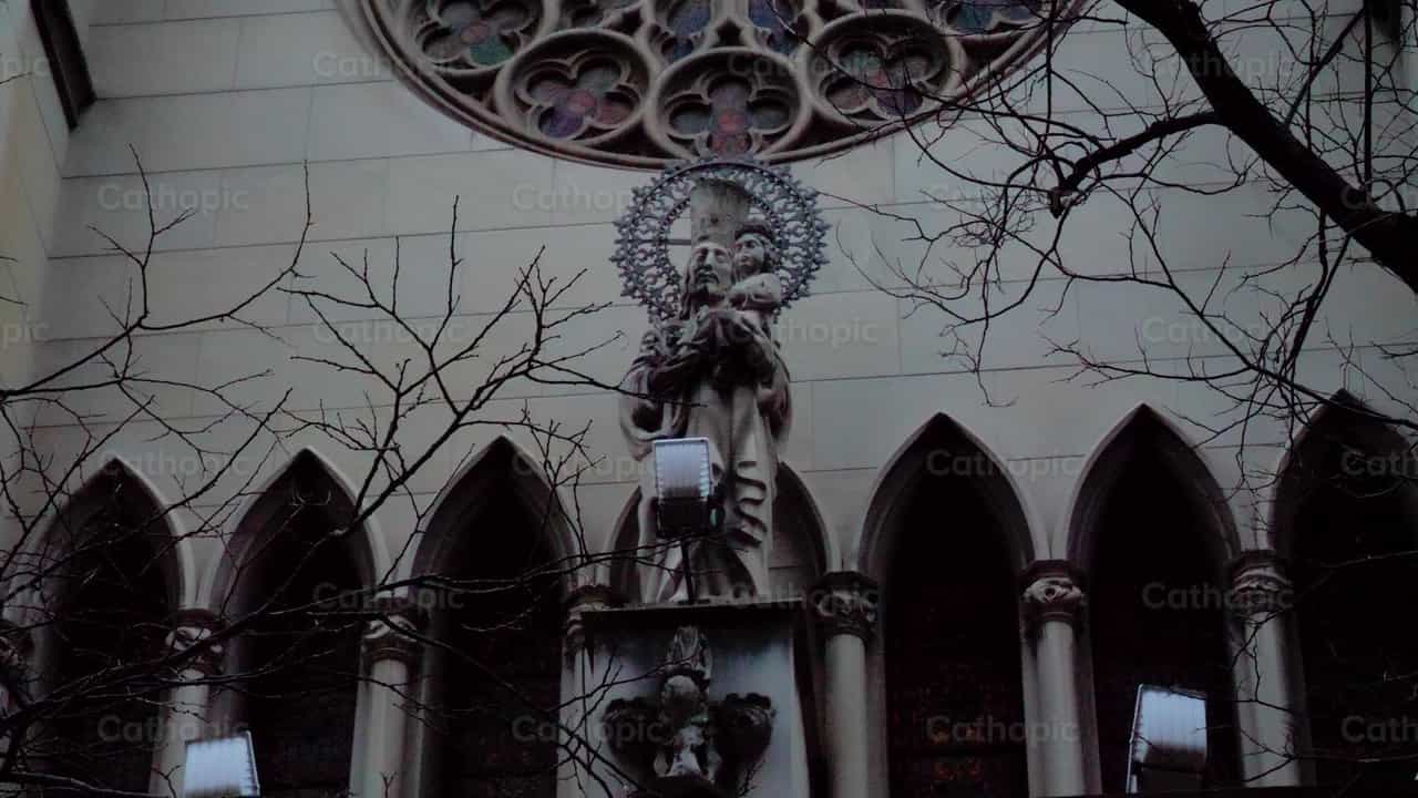 Catedral gótica - Banco de vídeos católicos