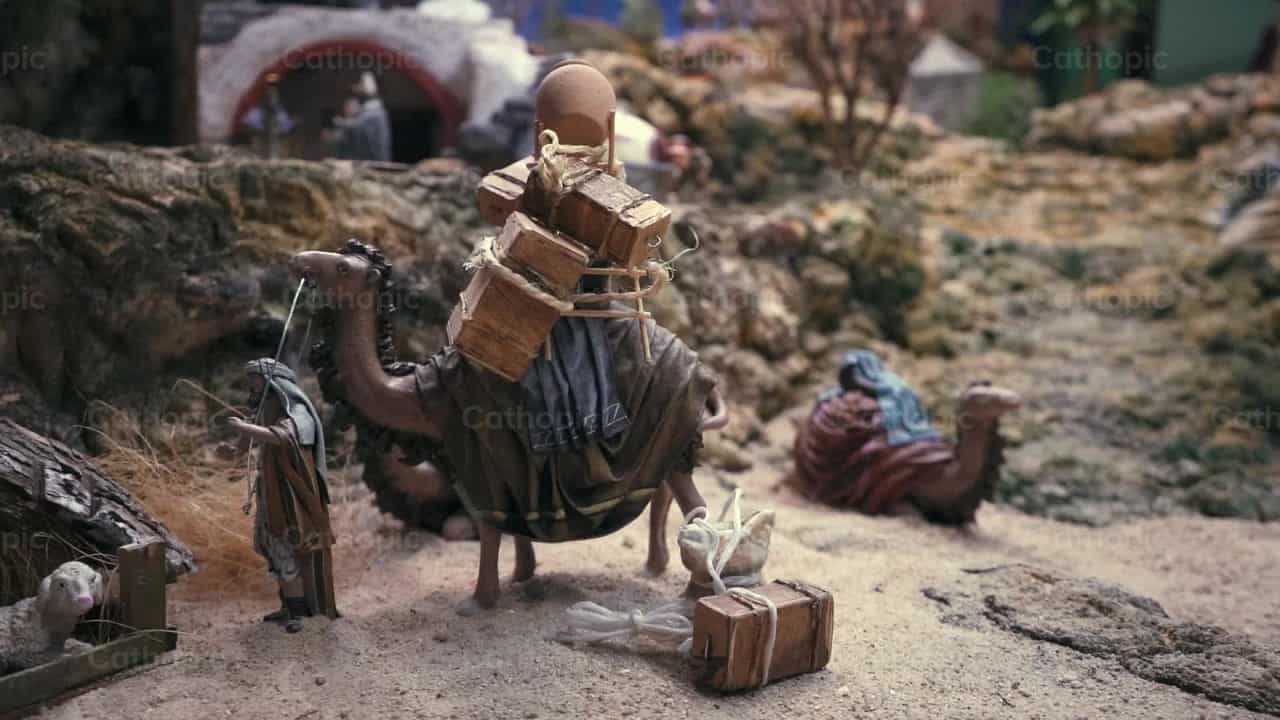 Hombre con camello - Banco de vídeos católicos - Fotografía por Lupe Belmonte