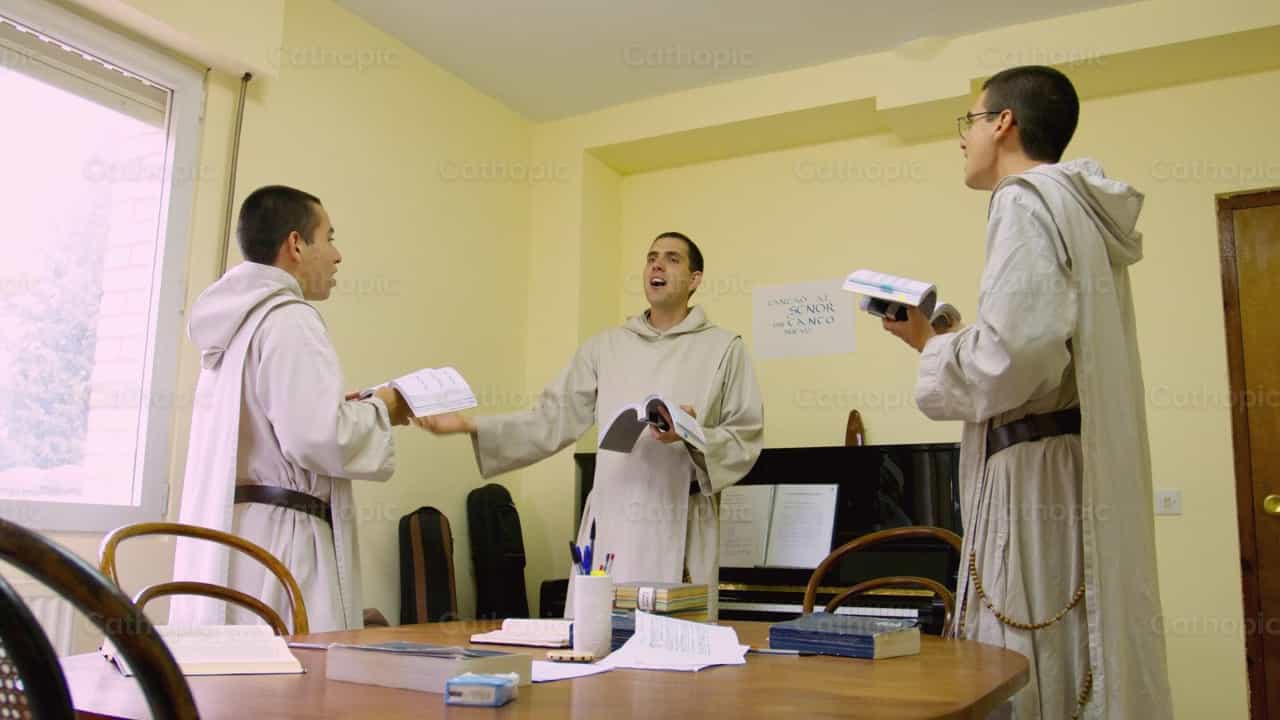Ensayo del canto coral Verbum Dei - Banco de vídeos católicos