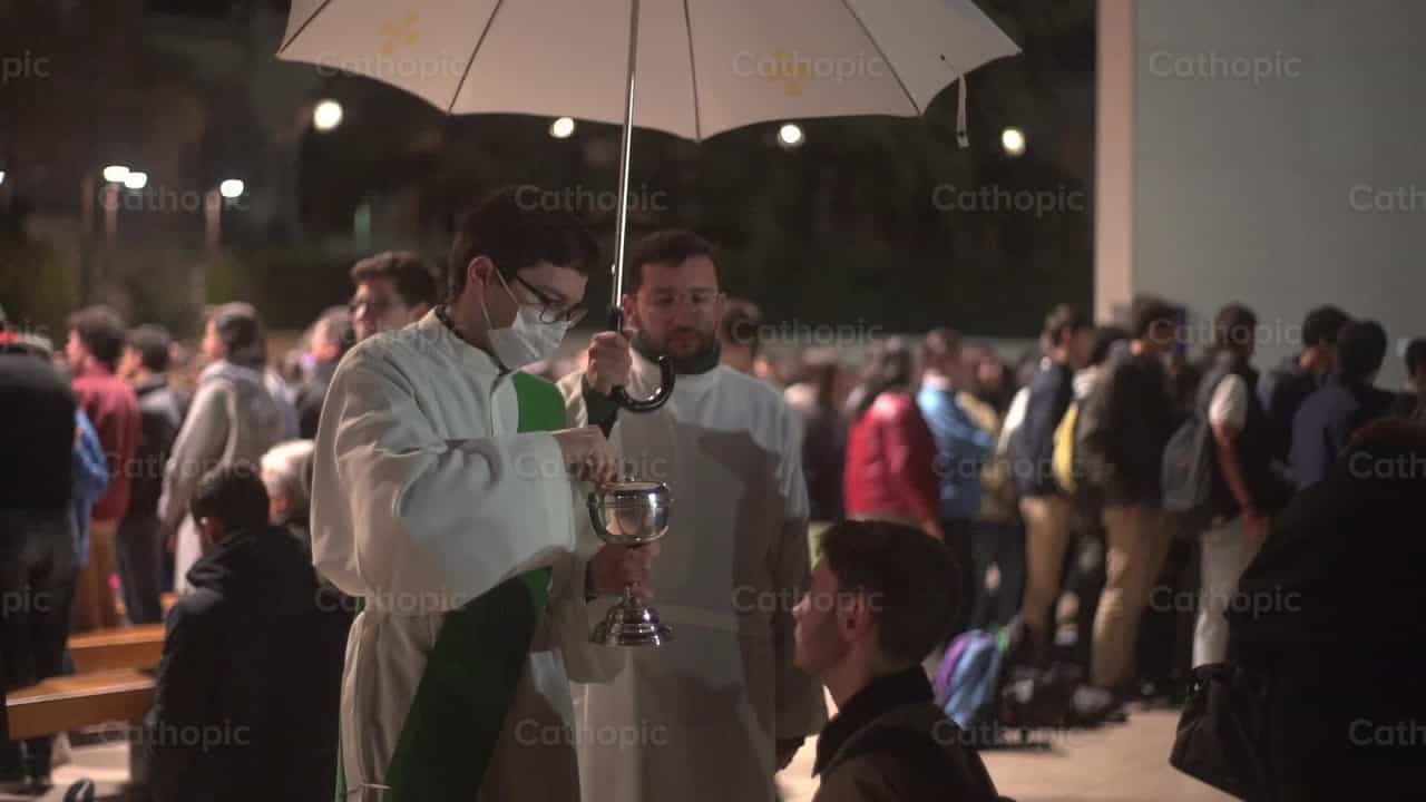 Comunión en Fátima - Banco de vídeos católicos - Fotografía por Lupe Belmonte