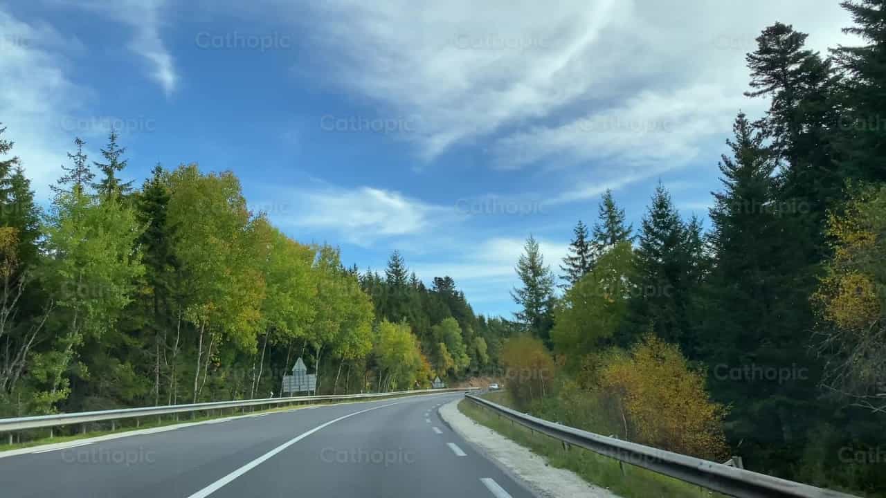 Camino azul - Banco de vídeos católicos - Fotografía por Saul Ibarra