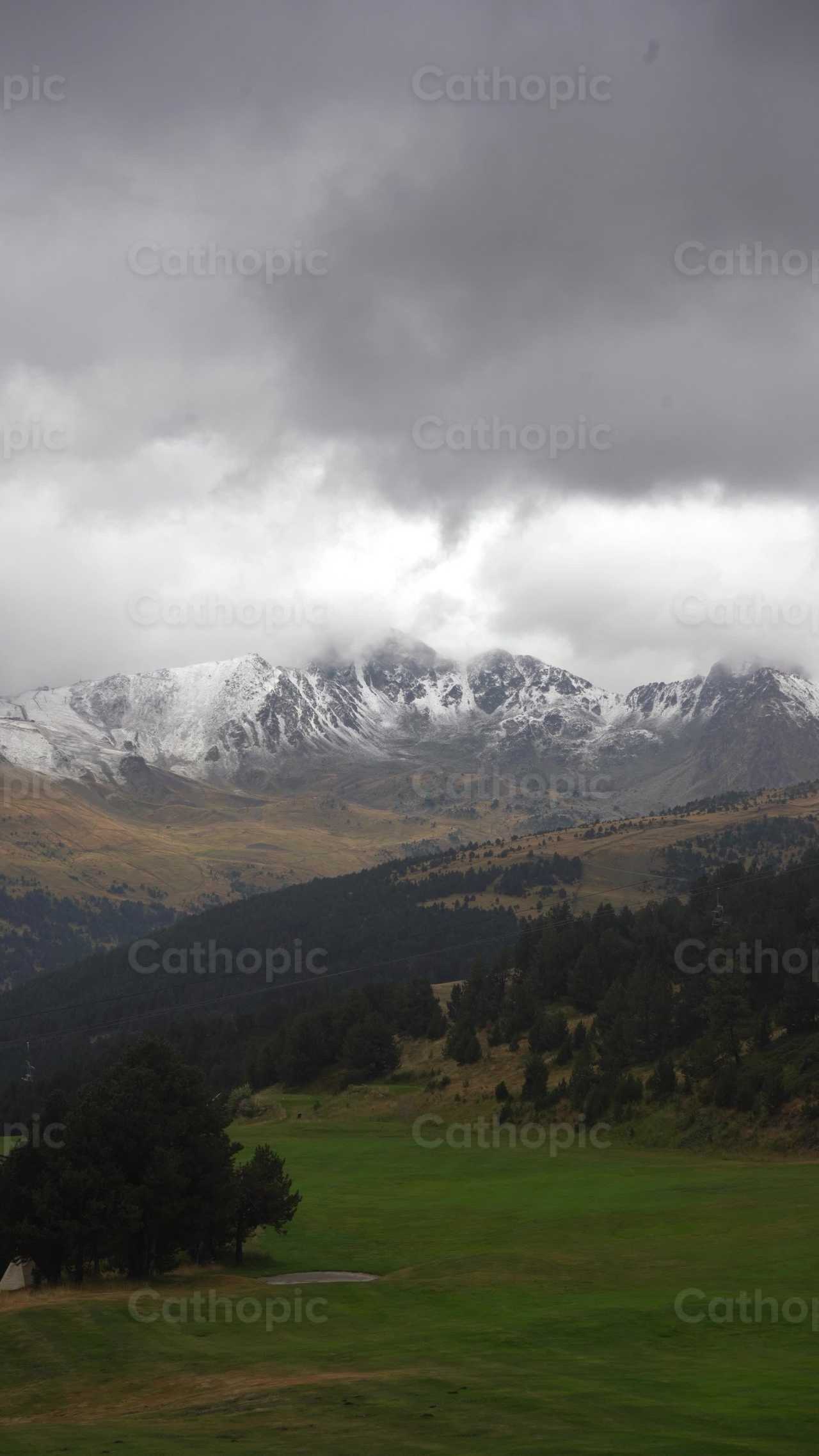 Montana nevada - Banco de vídeos católicos - Fotografía por Lupe Belmonte
