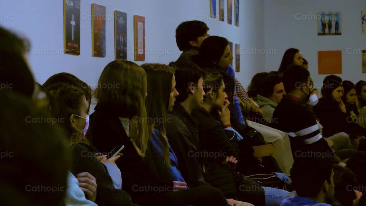 Youth Gathering, Shot 5 - Catholic stock videos - Photo by Cathopic