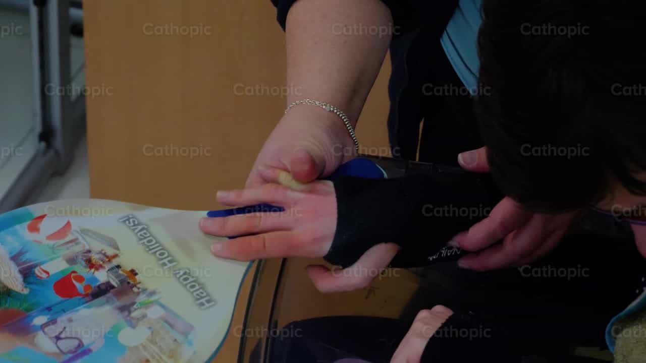 Pegando a raquete - Vídeos católicos de stock - Foto de Cathopic