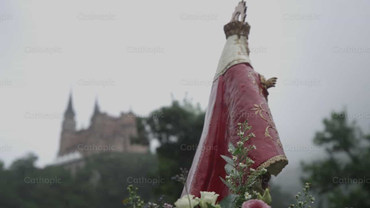 Vierge de Covadonga - Vidéos catholiques de stock - Photo de Catholic Stuff