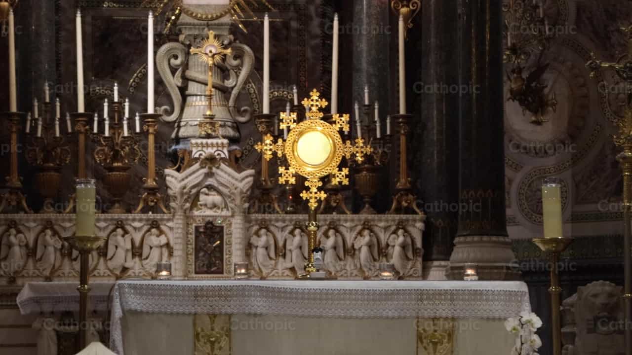Santisimo Sacramento - Banco de vídeos católicos - Fotografía por Frames Cristianos
