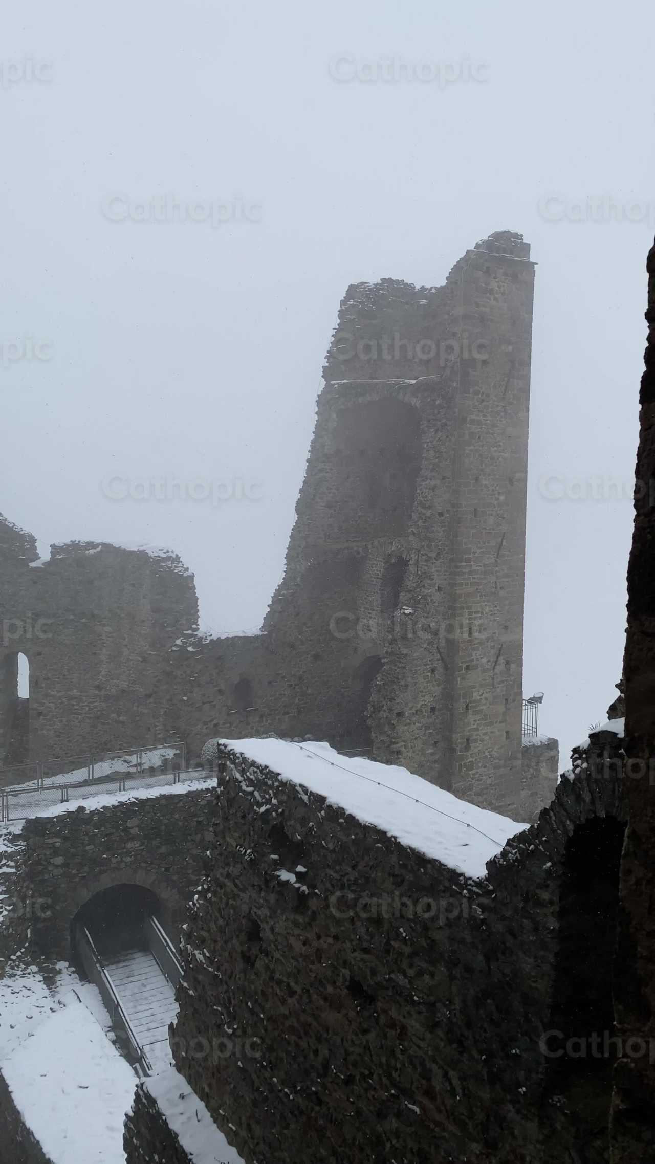 Castello - Video stock cattolici - Foto di Saul Ibarra