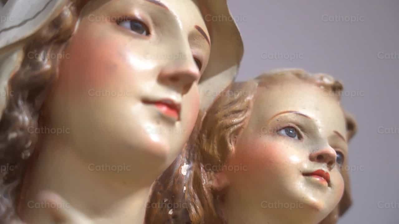 La Vierge Marie et l’Enfant (Plan 1) - Vidéos catholiques de stock - Photo de Cathopic