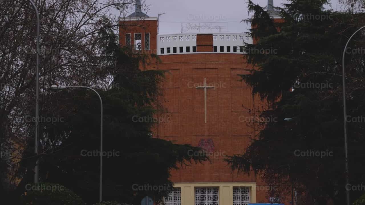 Parroquia, Toma 1 - Banco de vídeos católicos - Fotografía por Cathopic