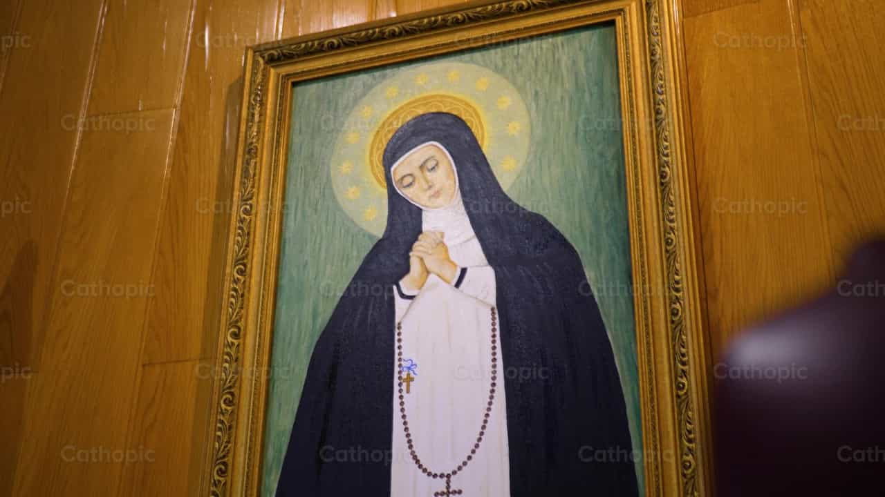 Nuestra Señora de la Paloma (toma 2) - Banco de vídeos católicos - Fotografía por Cathopic
