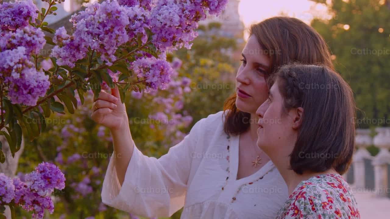Admirando la naturaleza - Banco de vídeos católicos - Fotografía por Almures Studio