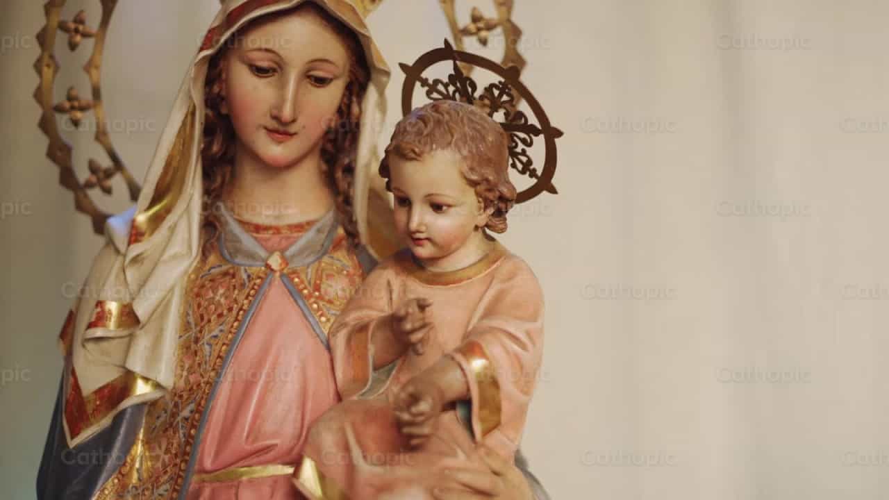 Estatua de la Santísima Virgen María - Banco de vídeos católicos - Fotografía por Catholic Stuff