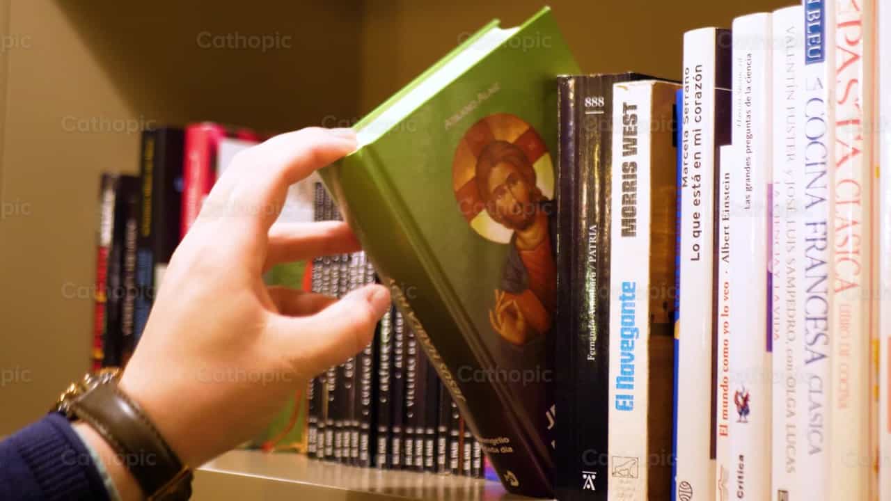 Libreria - Video stock cattolici - Foto di Cathopic