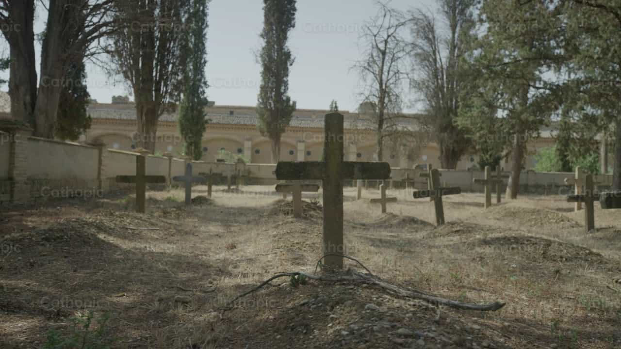 Cementerio - Banco de vídeos católicos - Fotografía por Catholic Stuff
