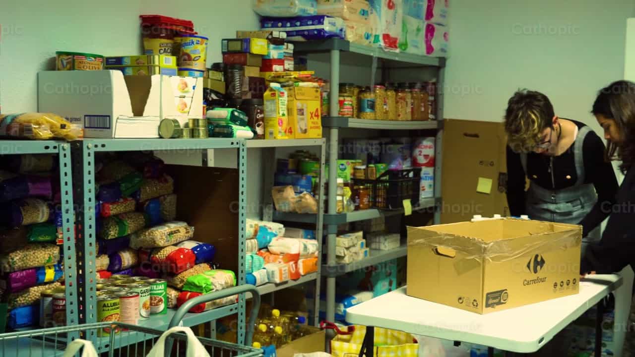 Despensa de Alimentos - Vídeos católicos de stock - Foto de Cathopic
