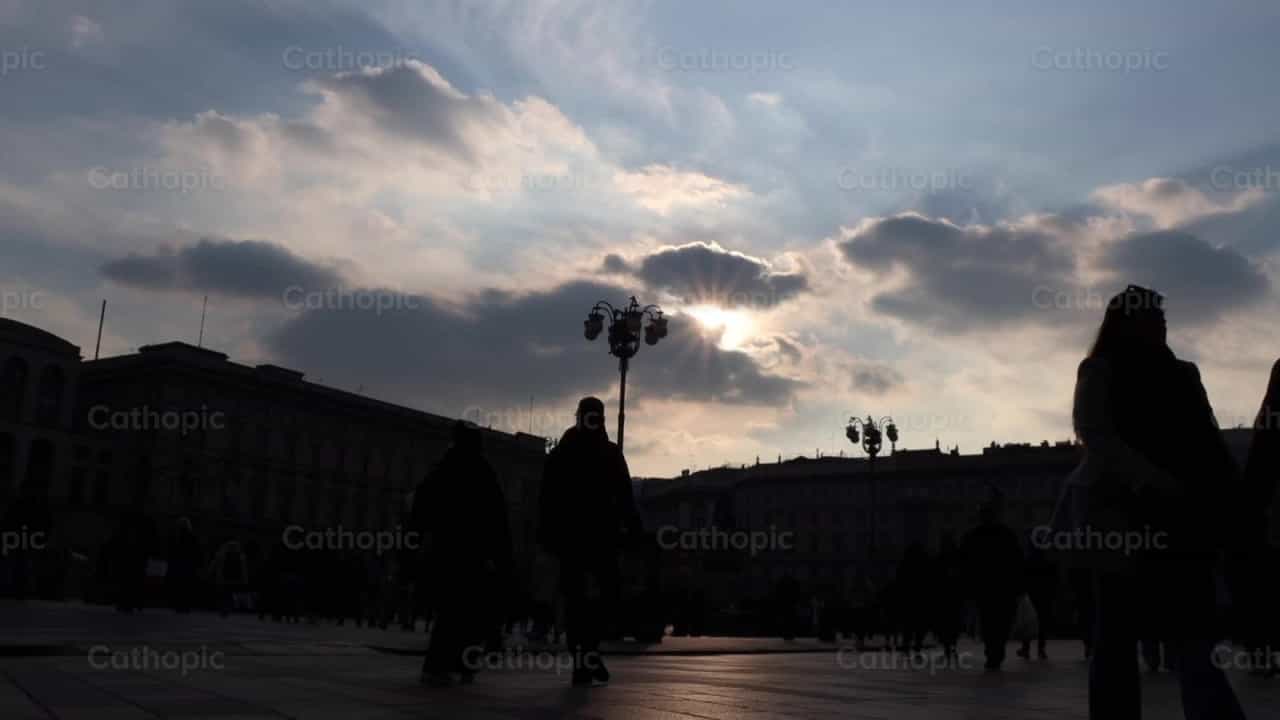 Otro dia de luz - Banco de vídeos católicos - Fotografía por Saul Ibarra