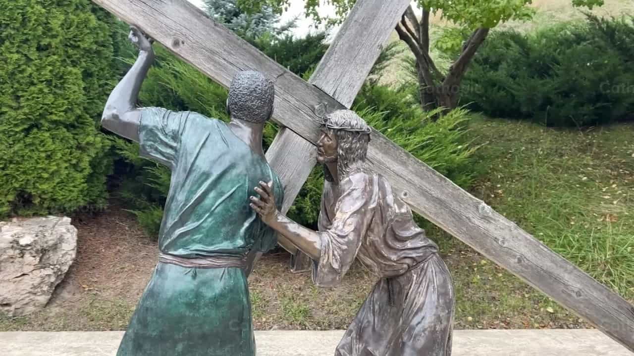 Simon el Cirineo ayuda a Jesus - Banco de vídeos católicos
