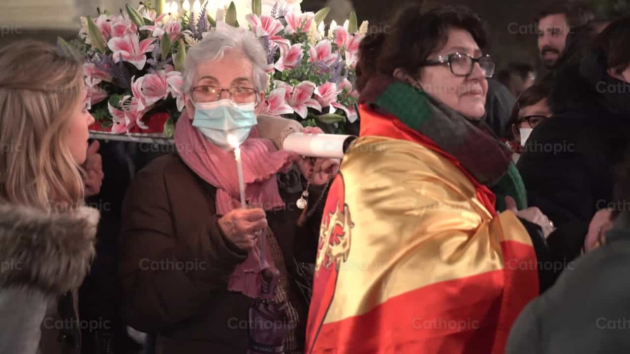Procissão Mariana, Câmera 1 - Vídeos católicos de stock - Foto de Cathopic
