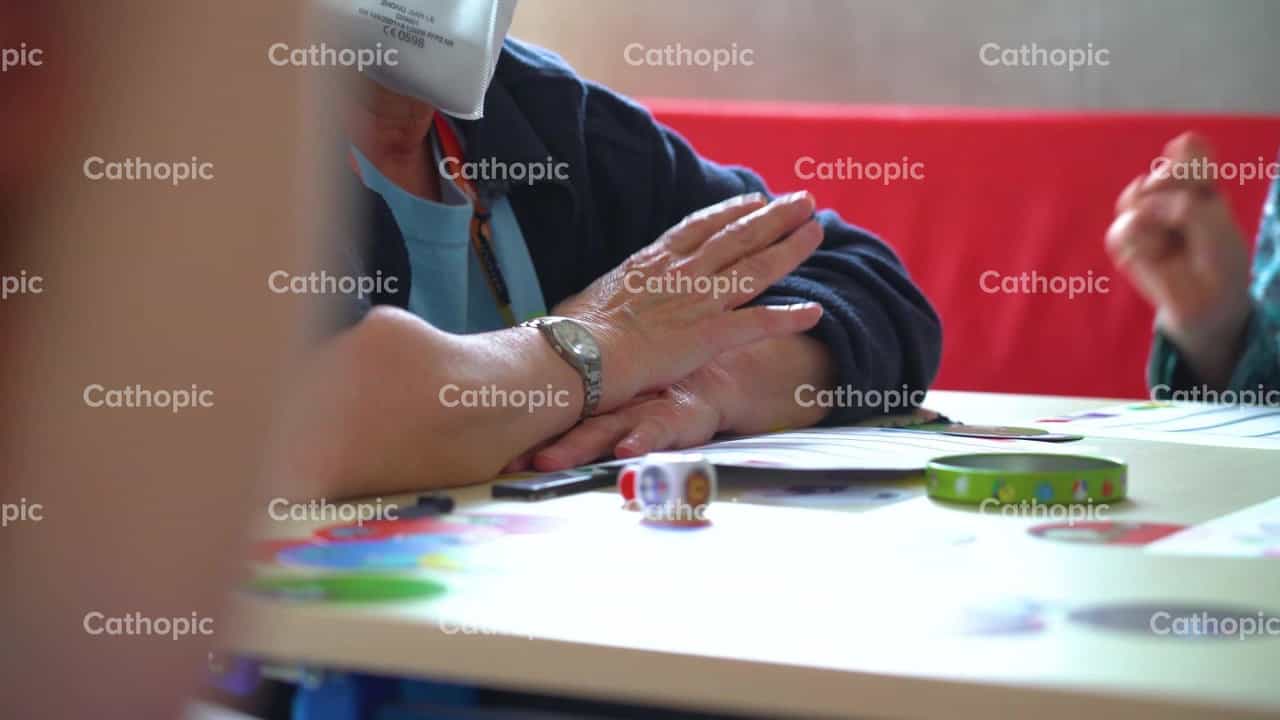 Enseñando y aprendiendo - Banco de vídeos católicos - Fotografía por Cathopic