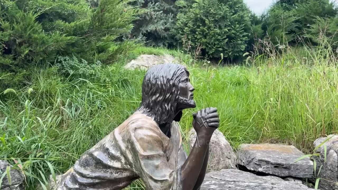 Jesus orando en el huerto - Banco de vídeos católicos - Fotografía por Jackelin Pineiro