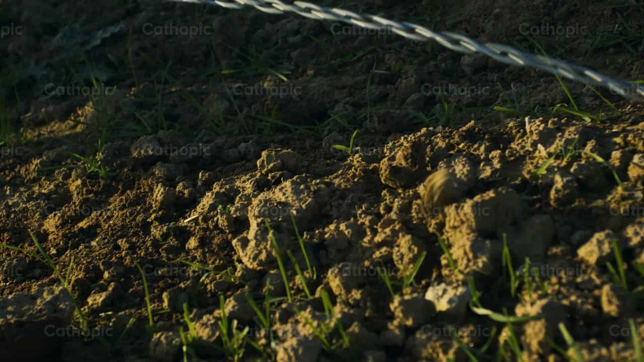 Cadenas del pecado - Banco de vídeos católicos - Fotografía por Almures Studio