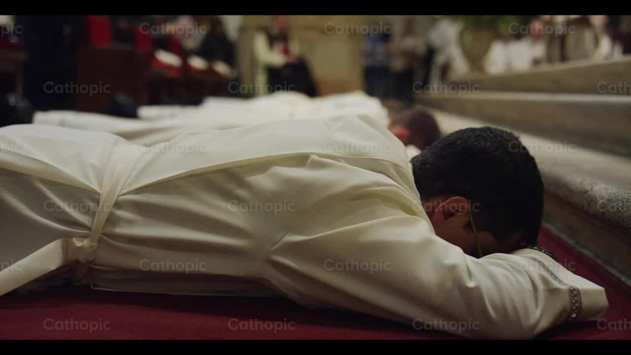 Ordenación sacerdotal - Banco de vídeos católicos - Fotografía por Catholic Stuff