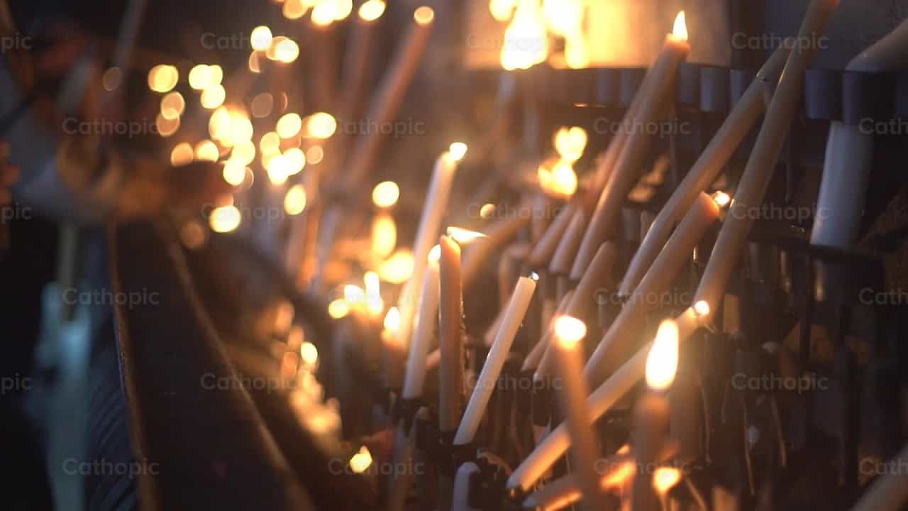 Velas encendidas - Banco de vídeos católicos