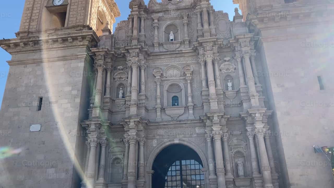 Fachada de la catedral - Banco de vídeos católicos - Fotografía por Daniela Ag_S