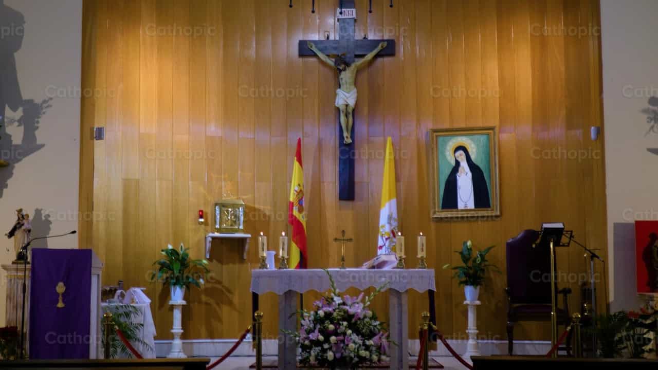 Adoration chapel - Catholic stock videos - Photo by Cathopic