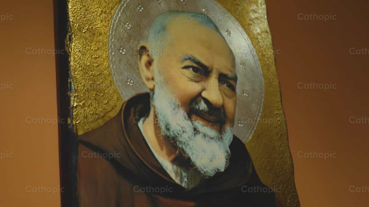 San Antonio de Padua en la catedral (toma 1) - Banco de vídeos católicos - Fotografía por Cathopic