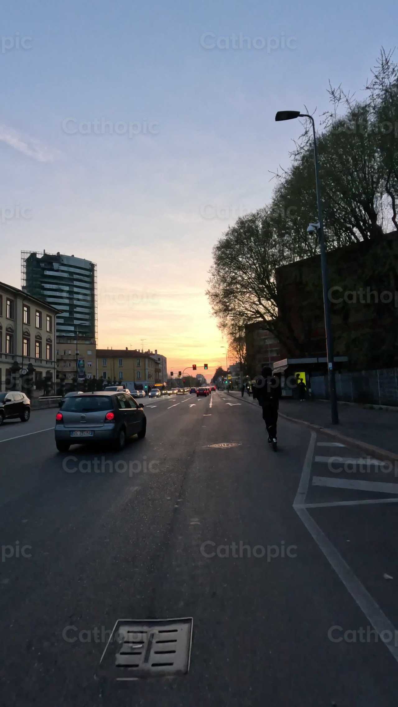 Pôr do sol de bicicleta - Vídeos católicos de stock