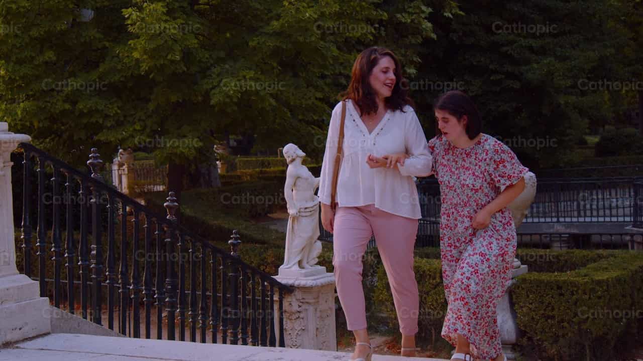 Caminando juntas - Banco de vídeos católicos