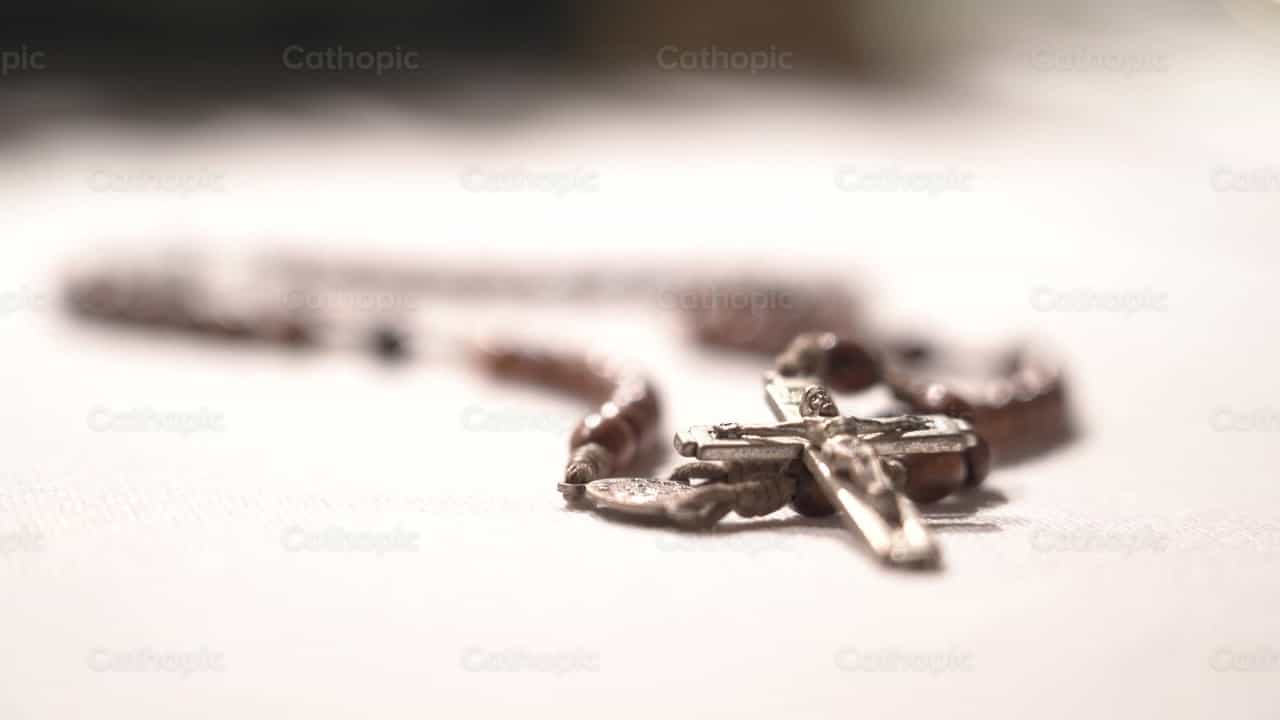 Różaniec (Ujęcie 1) - Katolickie filmy stockowe - Zdjęcie: Cathopic