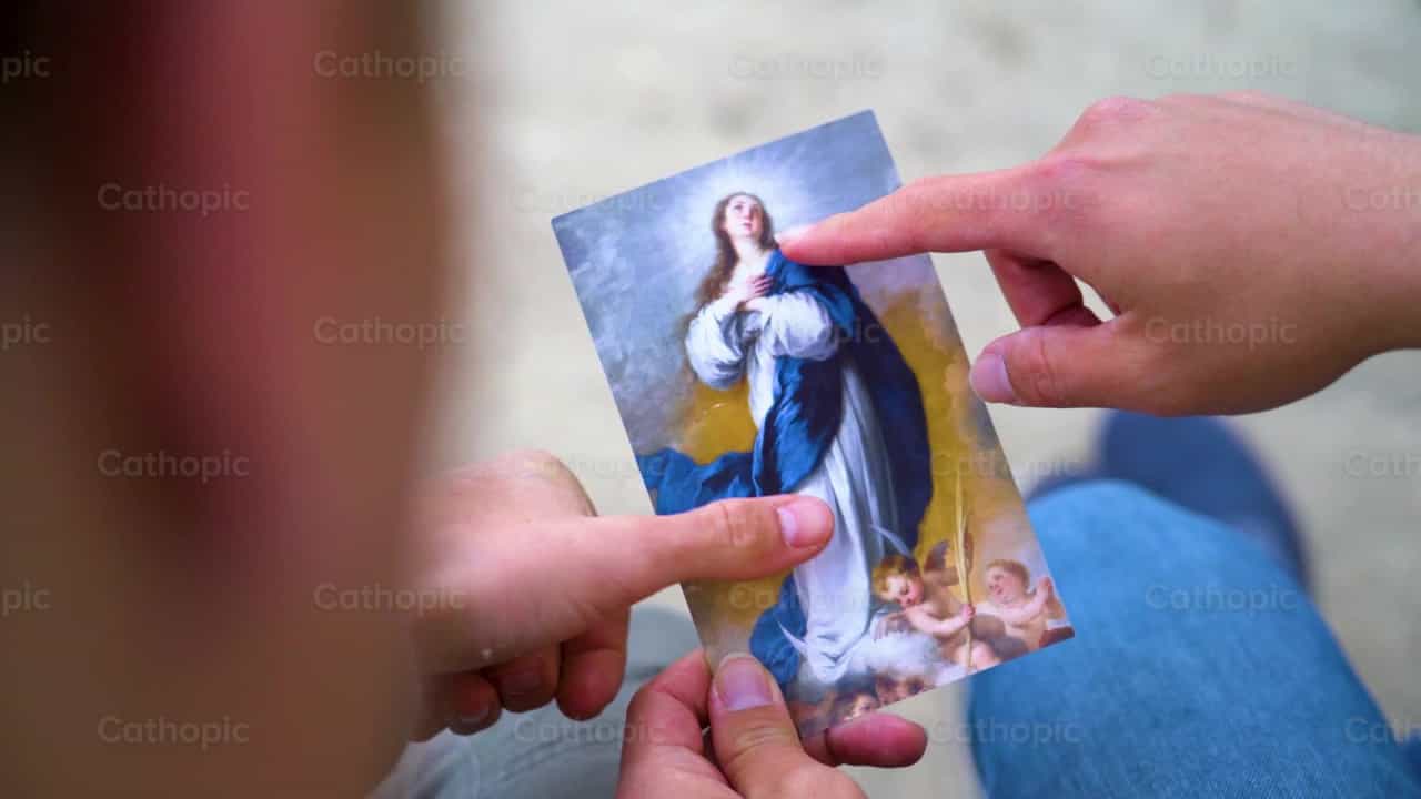 Falando sobre Nossa Senhora - Vídeos católicos de stock