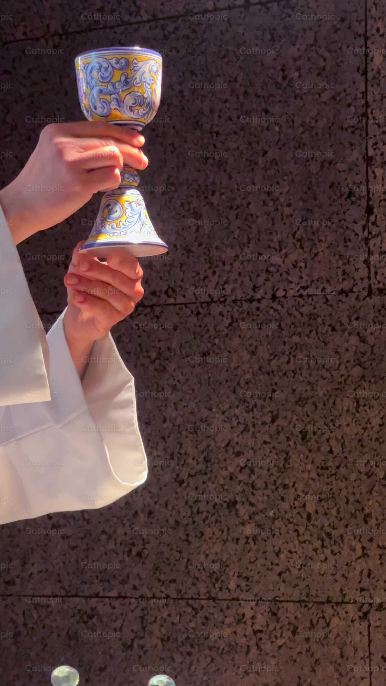 Priest consecrating - Catholic stock videos - Photo by Frames Cristianos