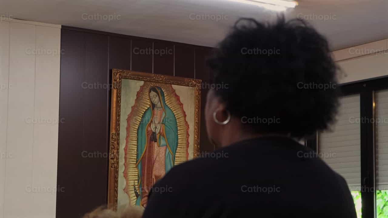 Kasama ang Birhen - Mga Catholic stock video