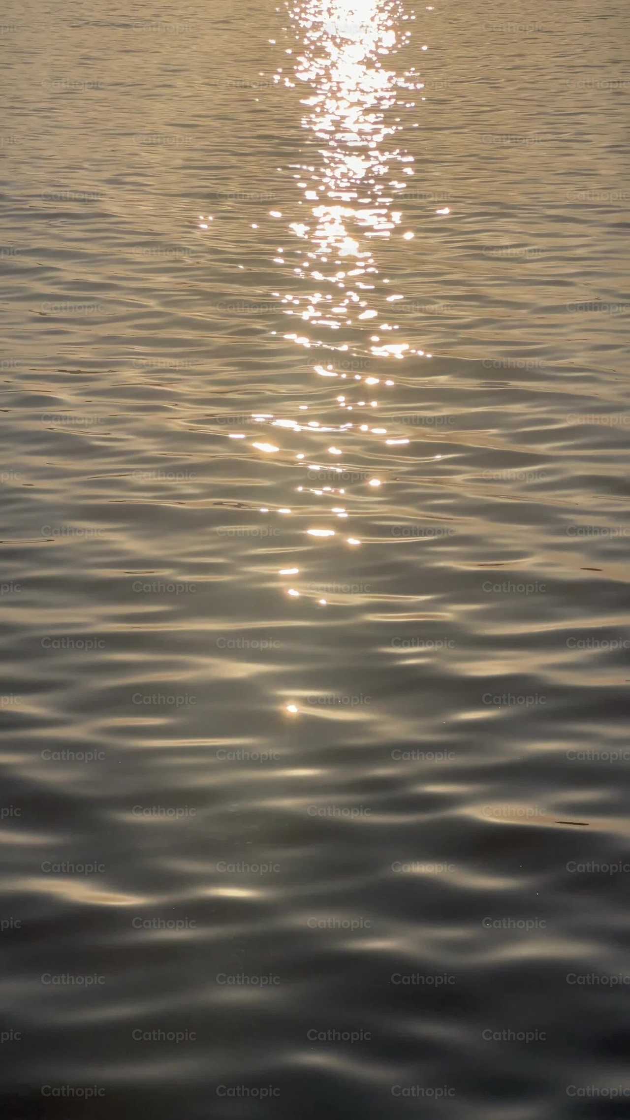 Reflection of the sea and the sun - Catholic stock videos - Photo by Frames Cristianos