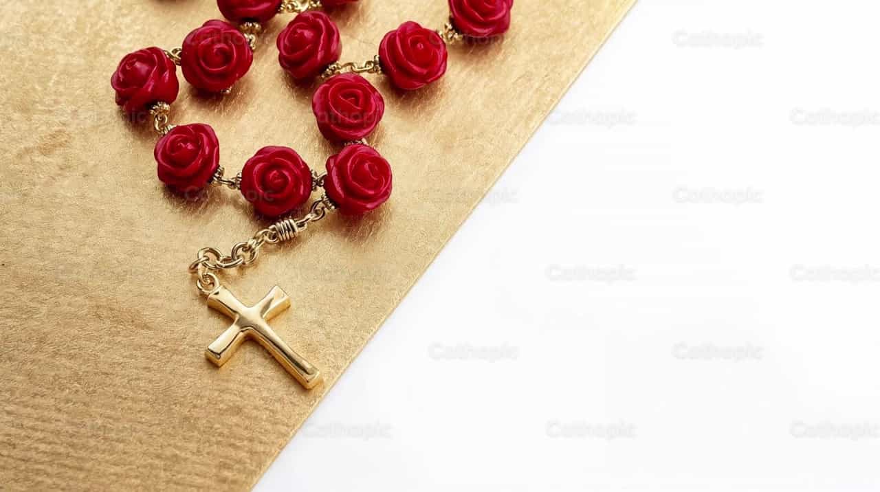 Corona de rosas - Banco de vídeos católicos - Fotografía por Araceli Flores