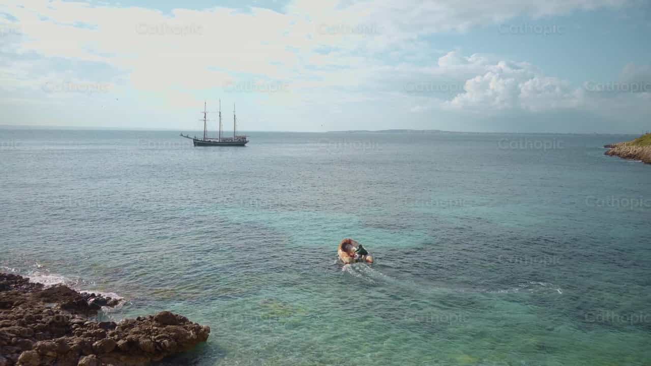 Mar y barco - Banco de vídeos católicos - Fotografía por Lupe Belmonte