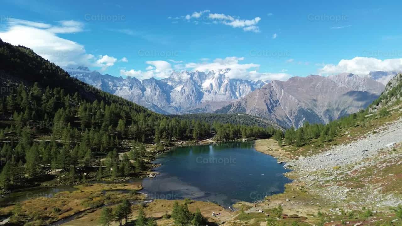 Montaña hermosa - Banco de vídeos católicos - Fotografía por Frames Cristianos