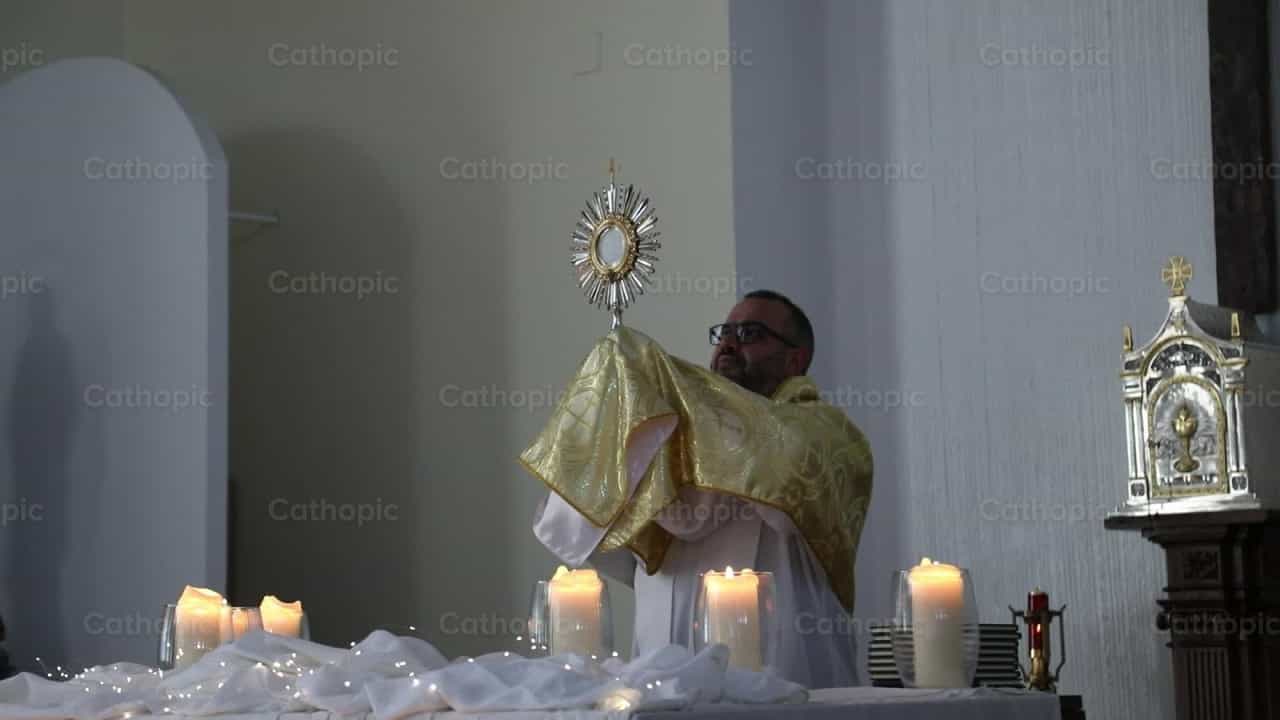 Priest blesses with the Blessed Sacrament in the chapel - Catholic stock videos - Photo by Yandry Fernández Perdomo