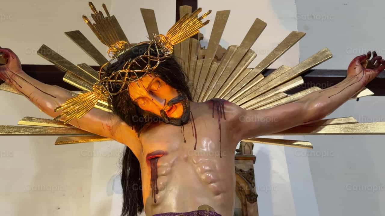 Cristo crucificado - Banco de vídeos católicos