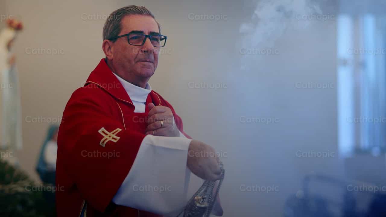 Turíbulo e Incensação - Vídeos católicos de stock - Foto de Thiago Damião P. Silva