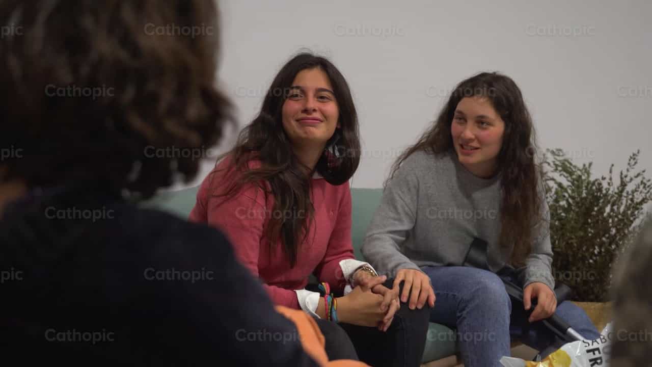 Grupo de Mujeres - Banco de vídeos católicos - Fotografía por Cathopic