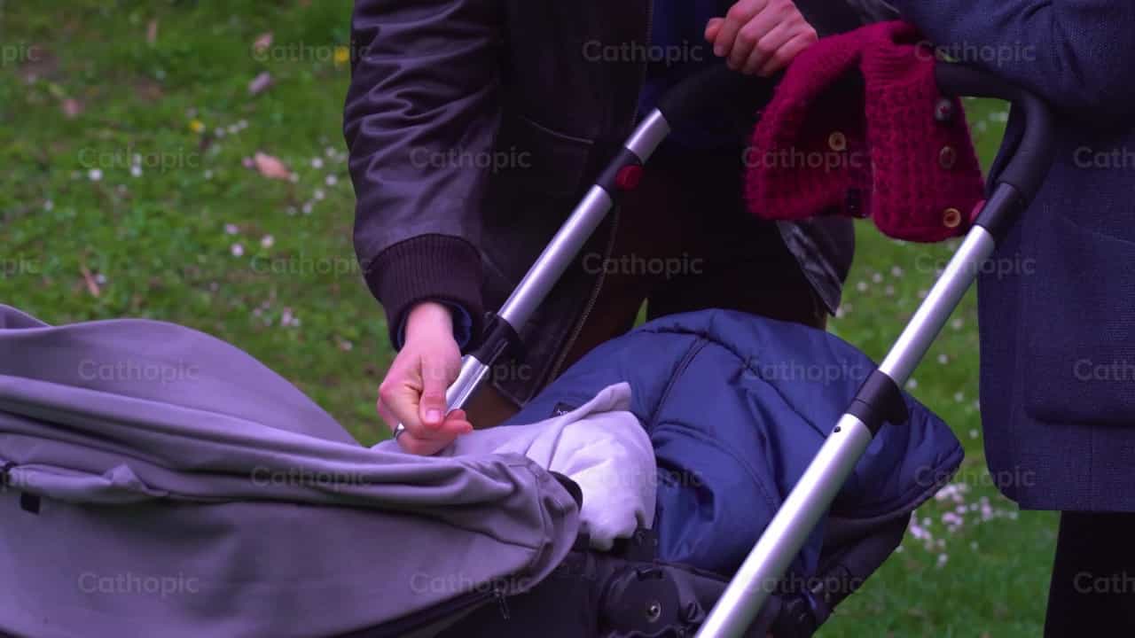 Caminhando, Cena 4 - Vídeos católicos de stock